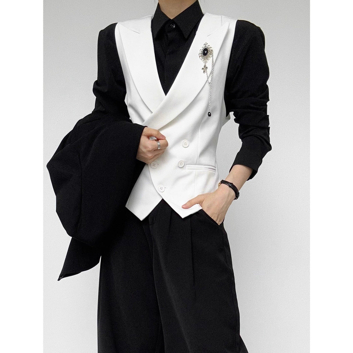 Women's Suit Vest For Young Women White Slim-fit Versatile And Exudes A Premium Sophisticated Vibe