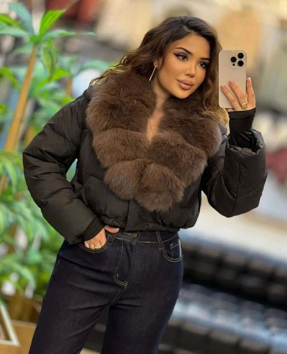 Luxury Thick Faux Fox Fur Collar Cropped Puffer Coat Women Oversized Lapel Zip Up Short Warm Windproof Winter Outerwear Jacket