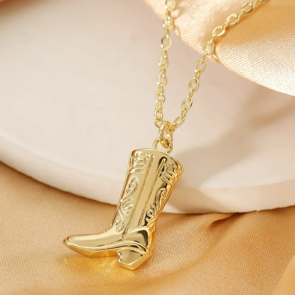 Oval round plaque inlaid with zircon religious pendant for women's party stainless steel Virgin Mary jewelry gift necklace
