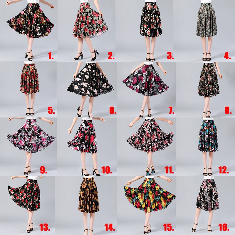 Middle-aged and elderly dancing skirts skirts