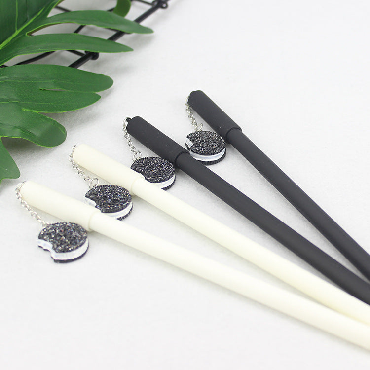 Popular Black and White Pendant Gel Pen