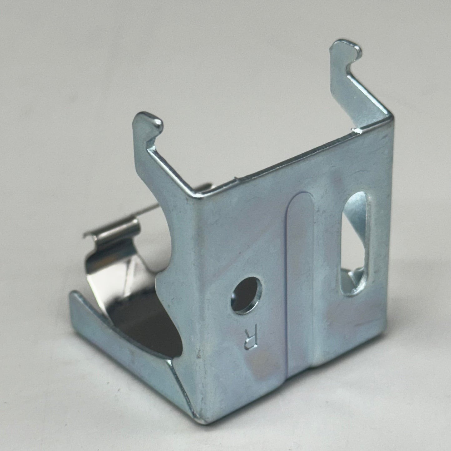 VBP360R (500 Pcs) Blind Installation Metal Bracket 1”x1”