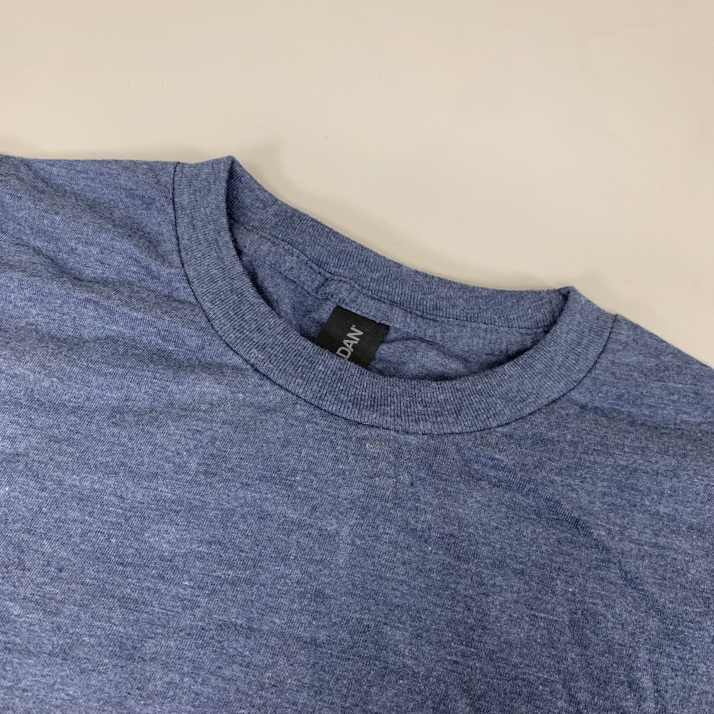 GILDAN (34 PACK) Triblend T-Shirt Semi-Fit Silhouette Heather Navy Unisex SZ M