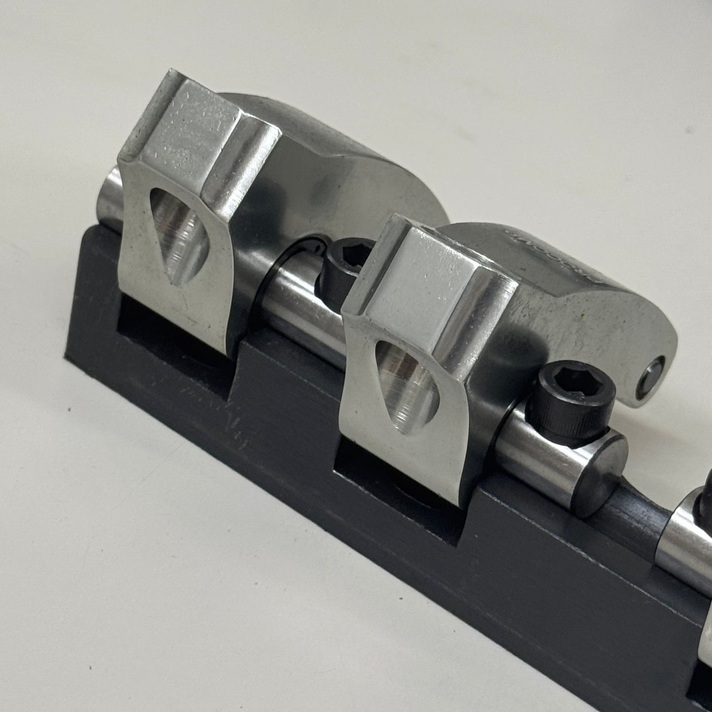 SPEEDMASTER Windsor Shaft Mount 1.7 Aluminum Rocker Arms PCE261.1106.01