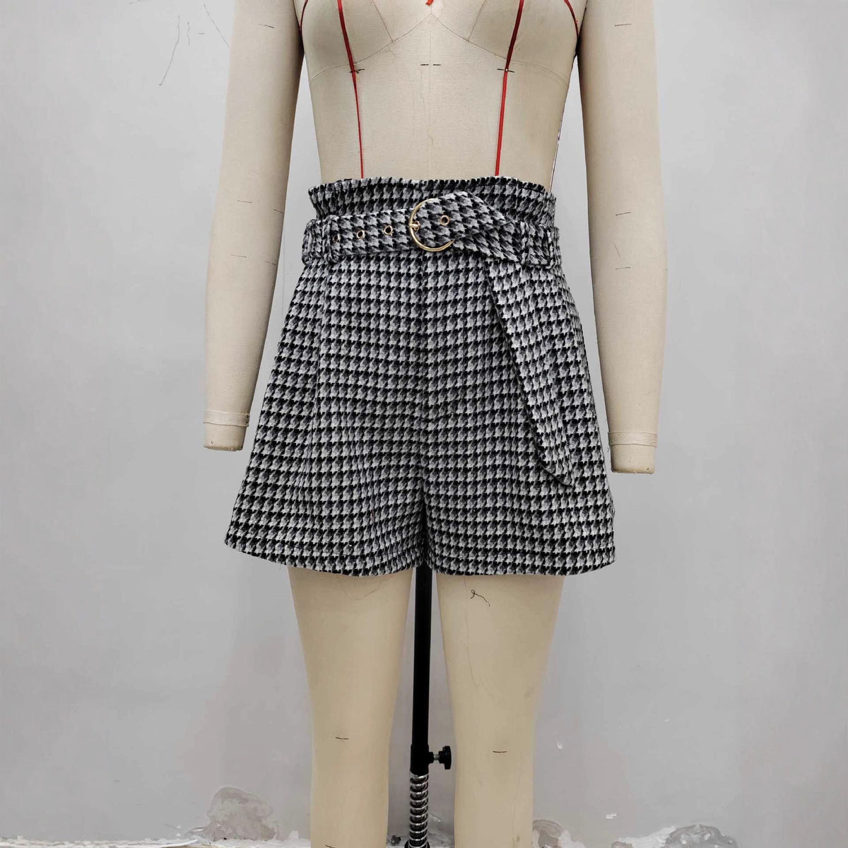 Waist-cinching Figure-flattering Versatile Shorts
