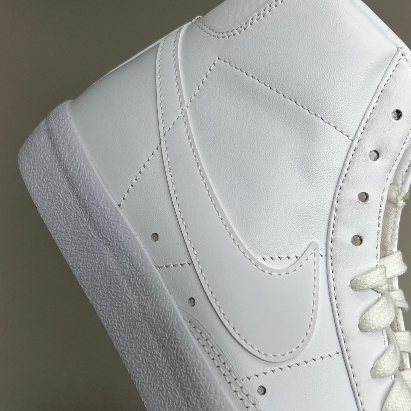 NIKE Blazer Mid 77' High-top Shoes SZ Womens 8 Mens 6.5 White & Peach CZ1055-117