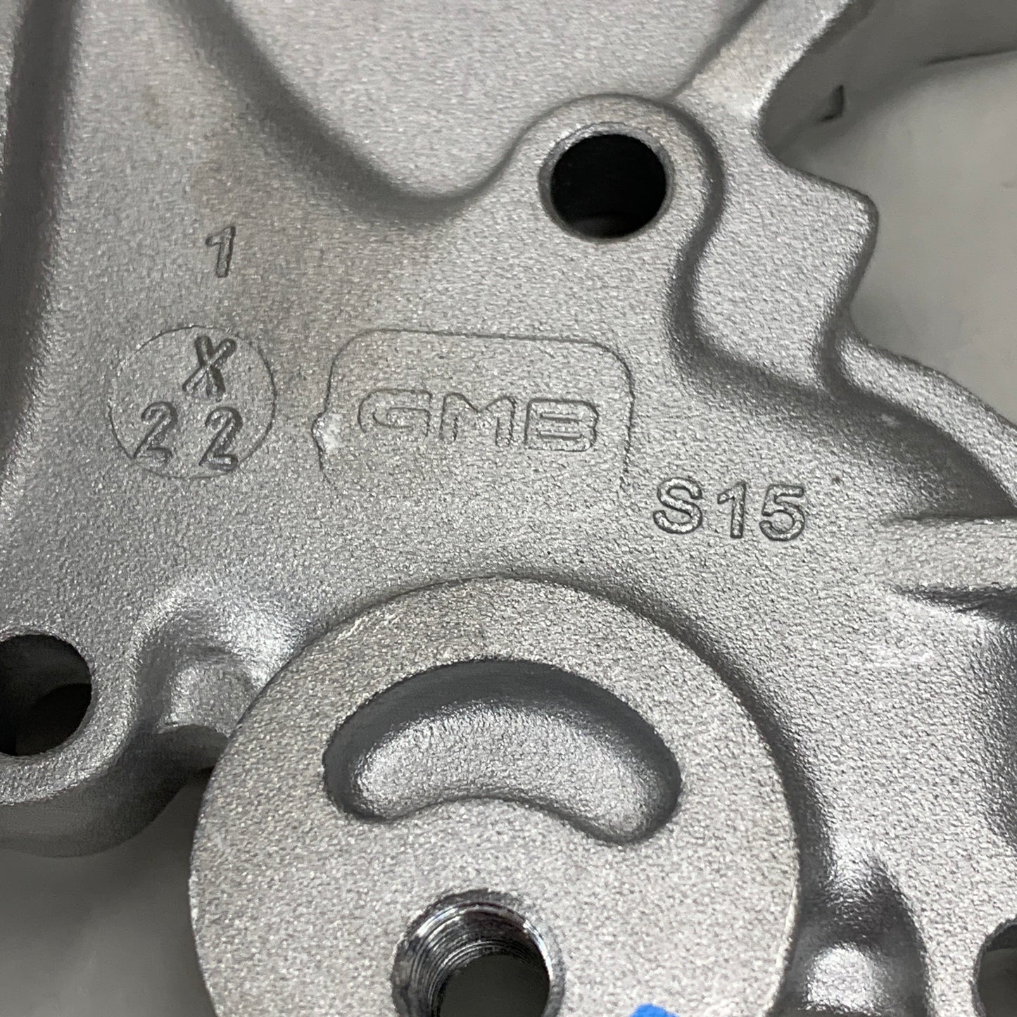GMB Engine Water Pump for Suzuki/Pontiac/Geo/Chevrolet Vehicles 187412 165-1150