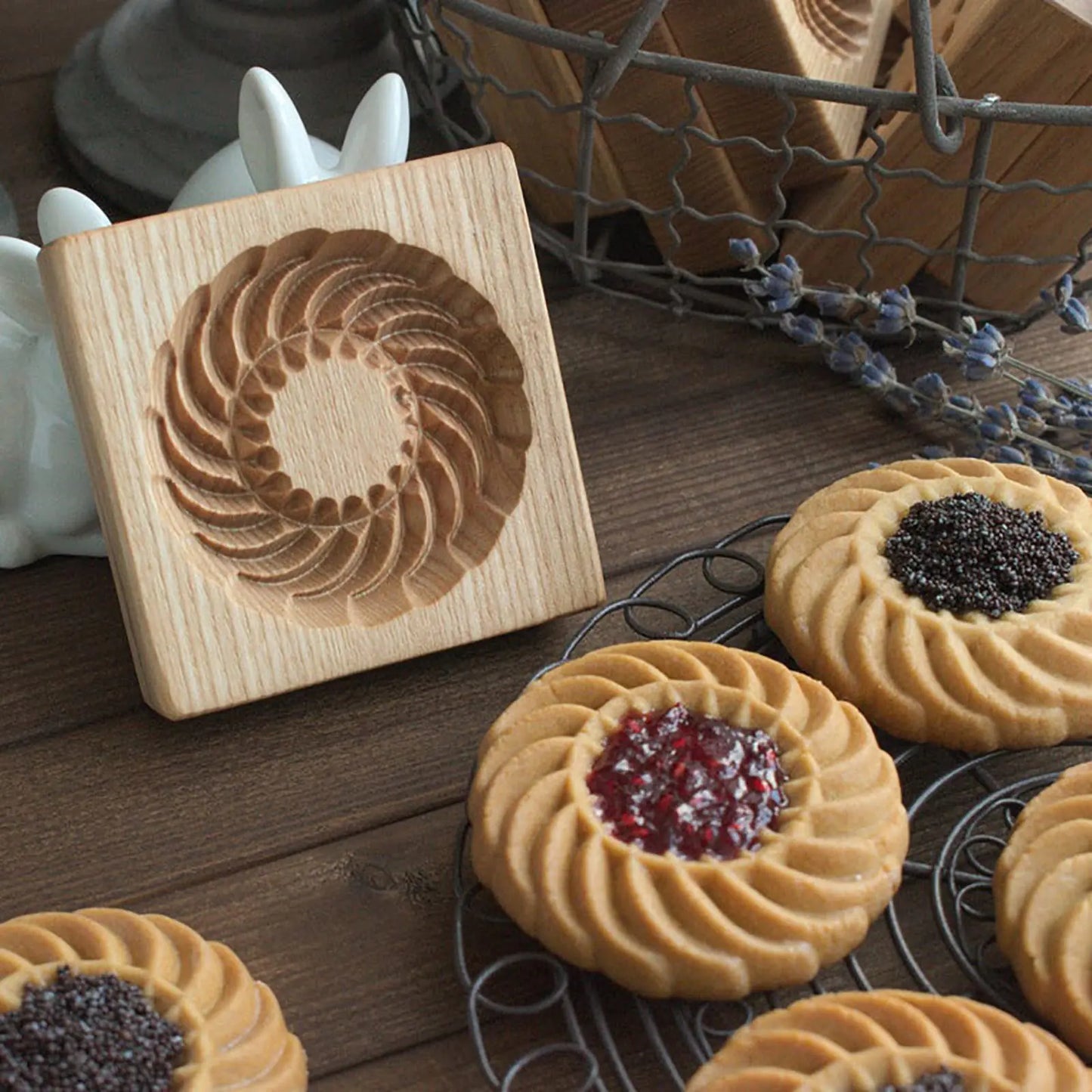Wooden Cookie Biscuit Mold 3D Baking Mold Embossing Craft Decorating Baking Tool Suitable for Halloween Thanksgiving Christmas Kitchen DIY (Shape A 10 * 10 * 2)