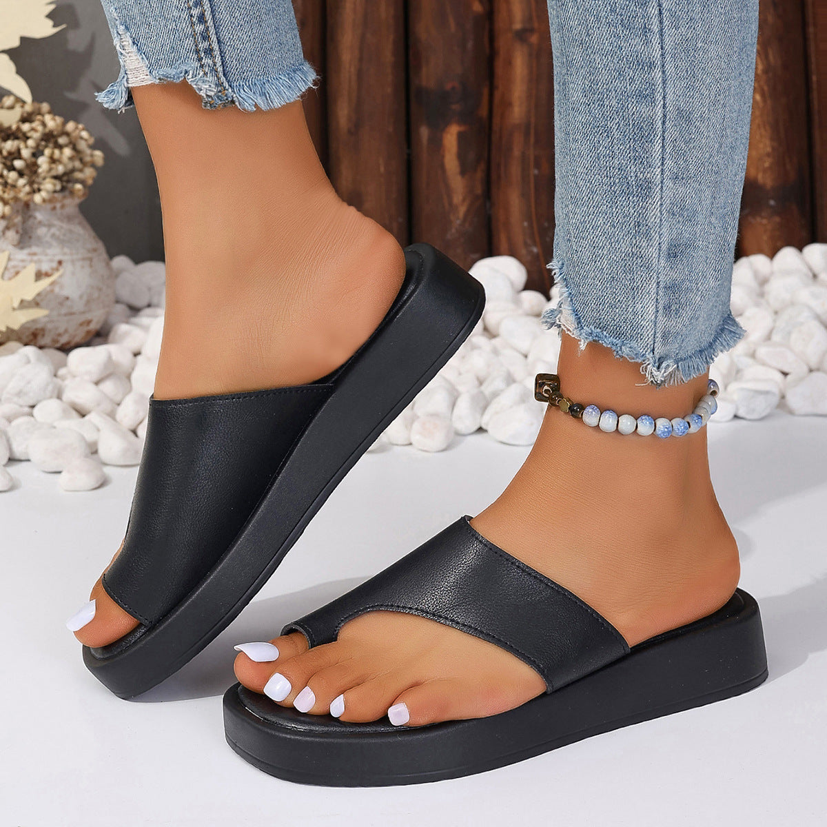 Women's Thick-soled Clip Toe Flat Slippers