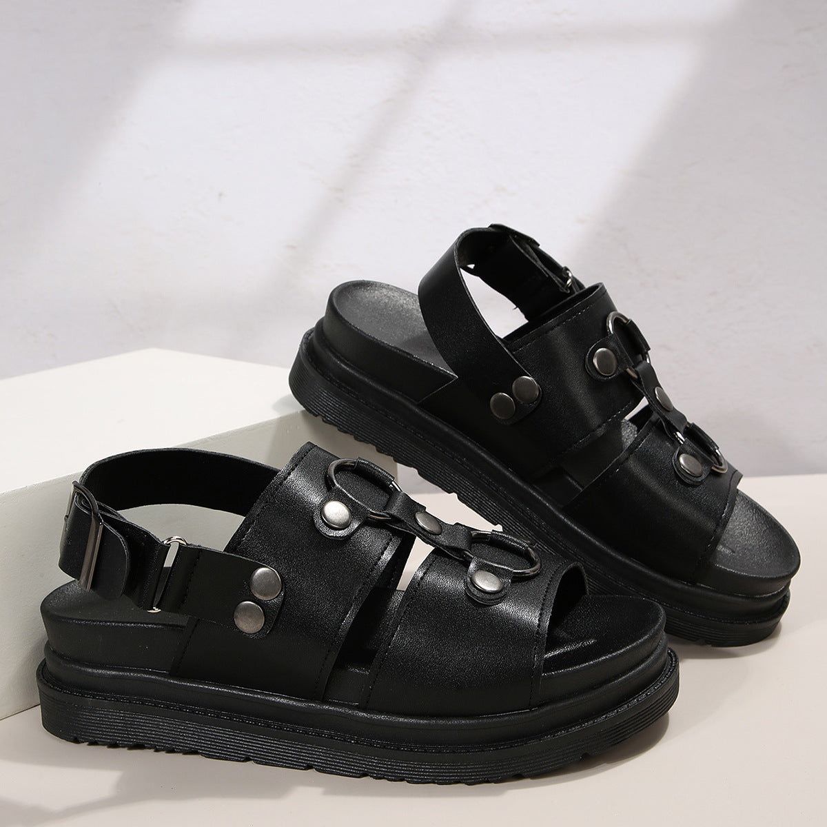 Rivet Sports Sandals Fashionable Beachwear