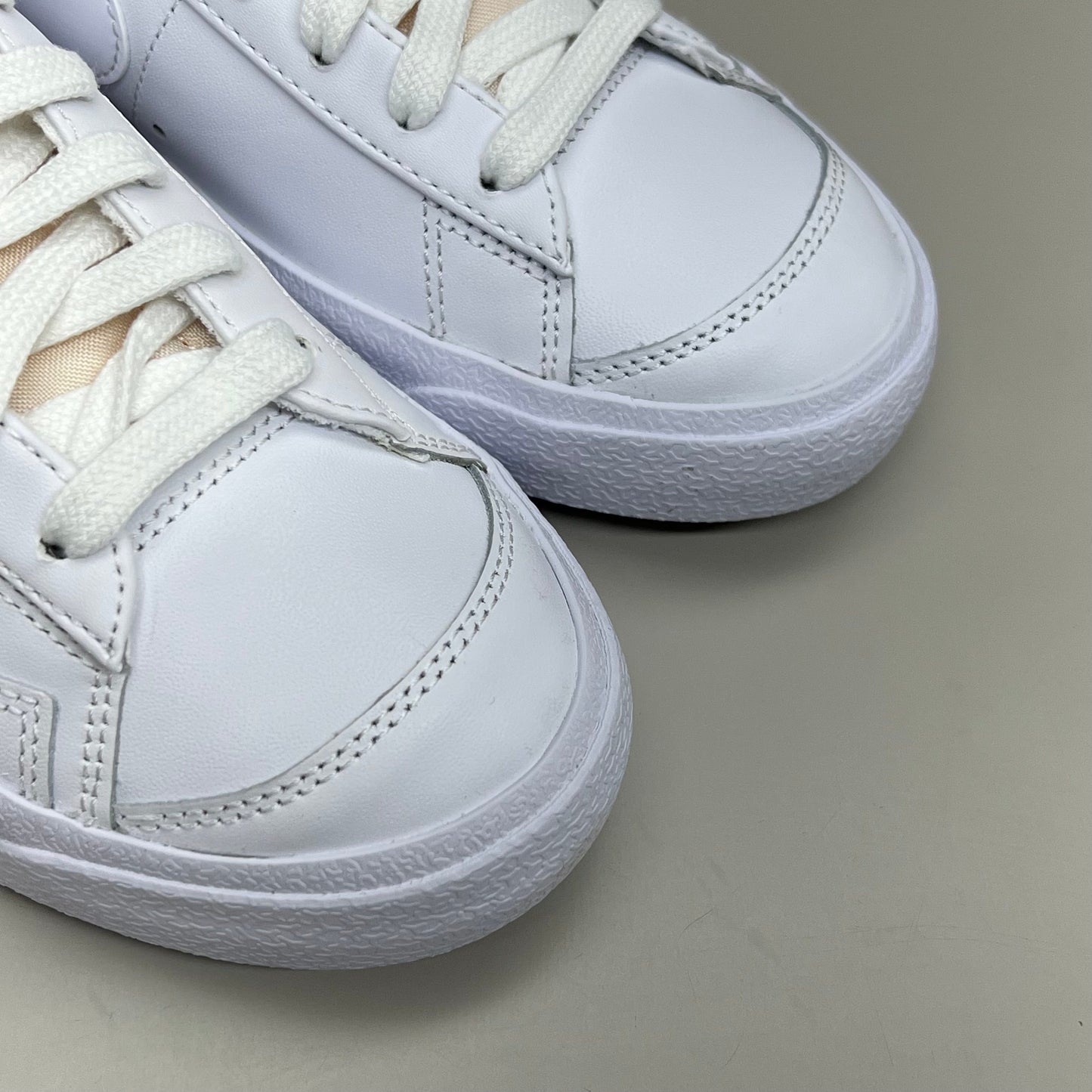 NIKE Blazer Mid 77' High-top Shoes SZ Womens 8 Mens 6.5 White & Peach CZ1055-117