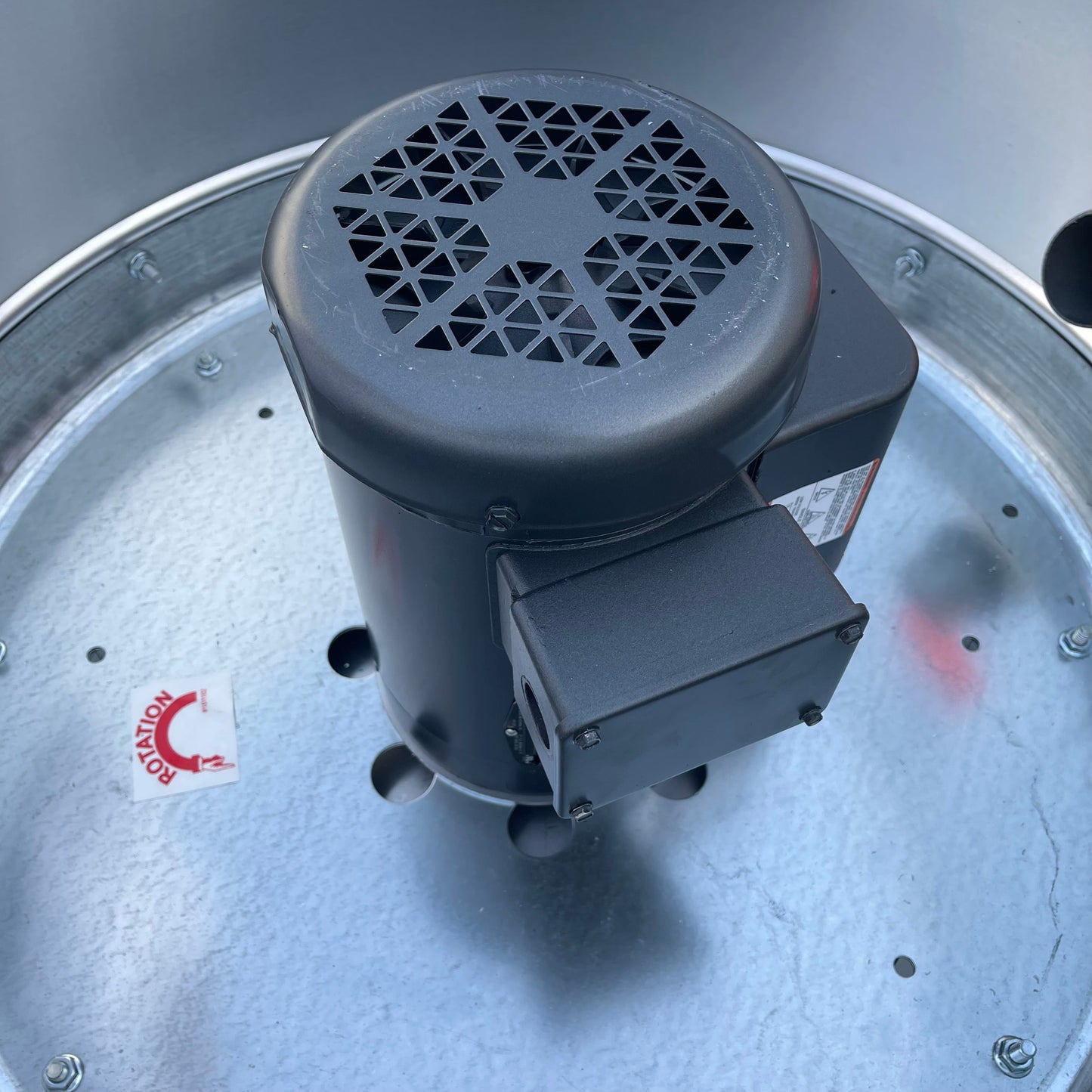 LOREN COOK Direct Drive Exhaust Fan 18" 3/4 HP 115 Volt 1 Phase 180W11D180ACW (New, Dented Top)