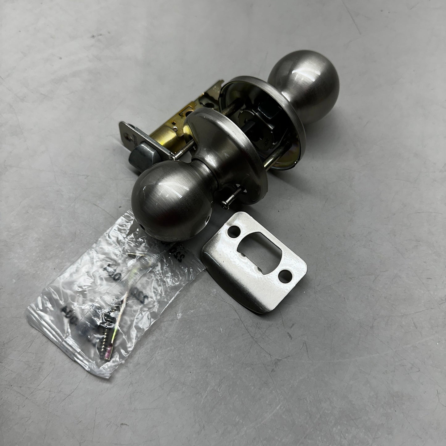 KWIKSET Privacy Polo Door Knob Satin Nickel 93001-914