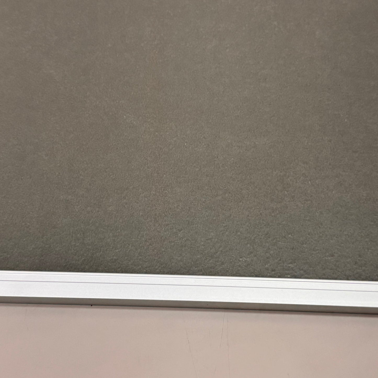 UNIVERSAL Natural Cork Board w/ Satin Finished Aluminum Frame 24"X18" UNV-43612
