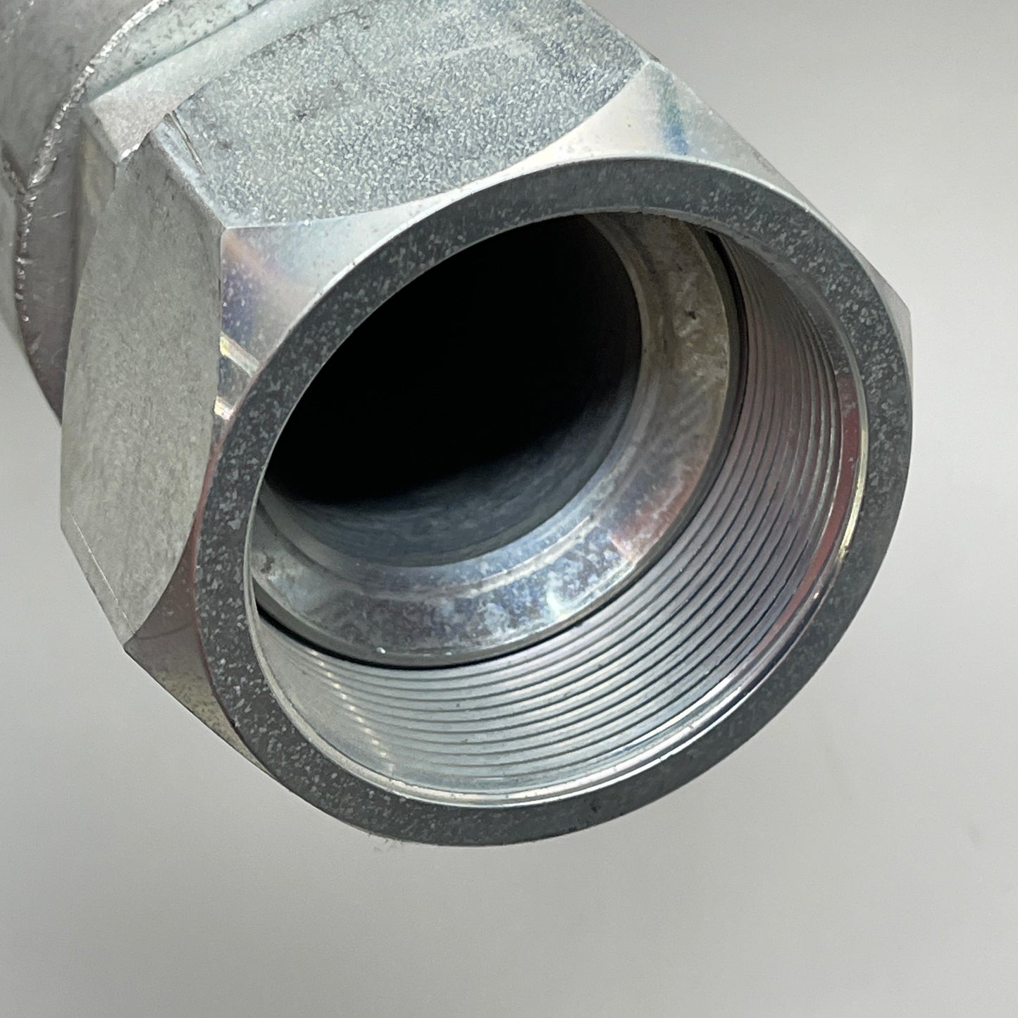 GATES MegaSpiral GSP 4ft Hydraulic Hose 2" ID 2.63 OD 3000 PSI w/ Elbow 32EFG3K