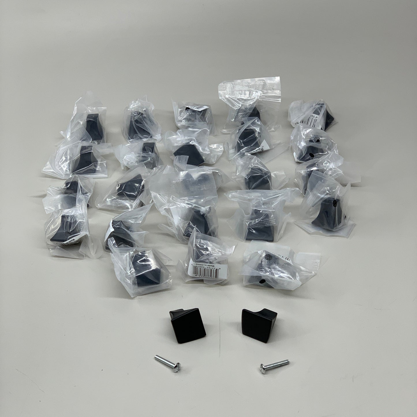 BERENSON 25 PACK!! Fluidic Contemporary Cabinet Knob Black 9441-1055-P