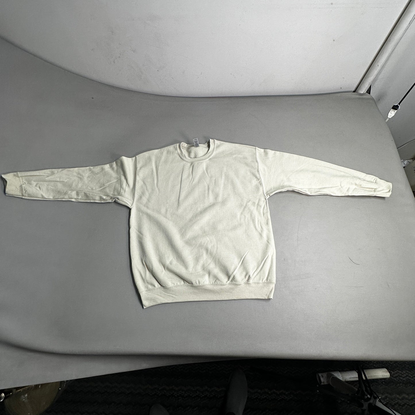GILDAN (36 PACK) Heavy Blend Crewneck Sweatshirt Men's Sz L Sand G180