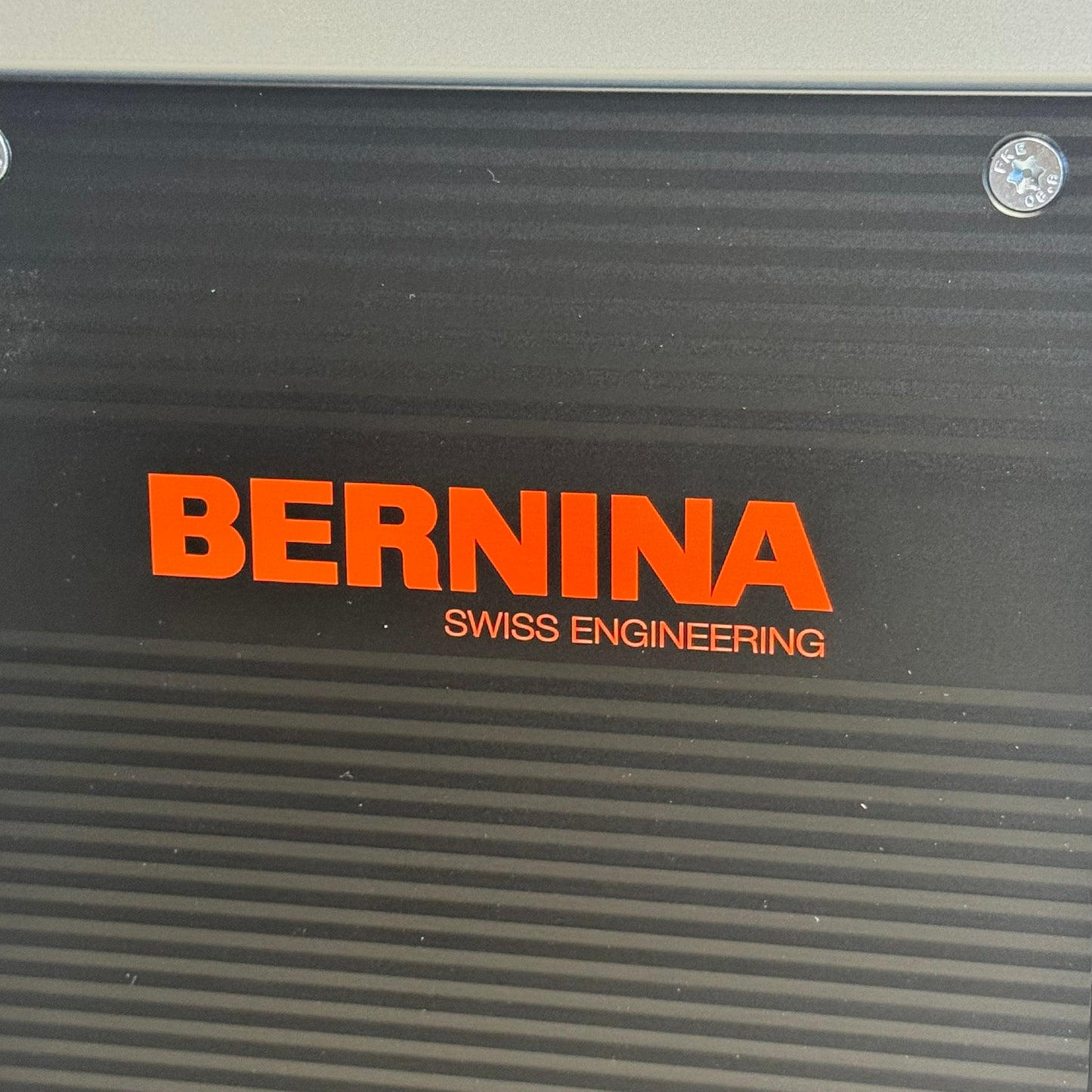 BERNINA Q20 Longarm Quilting Machine w/ Accessories - Sewing Equipment