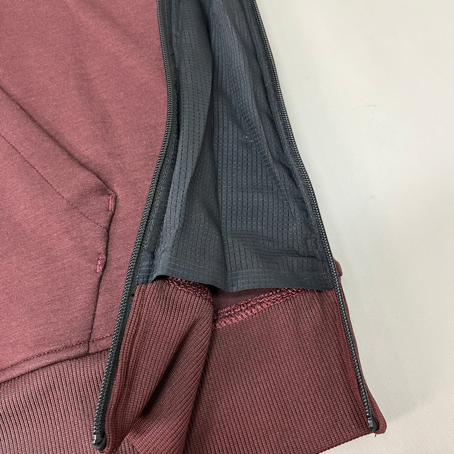 ON RUNNING Women's Active Wear Hoodie Sz-Small Mulberry 219.00346