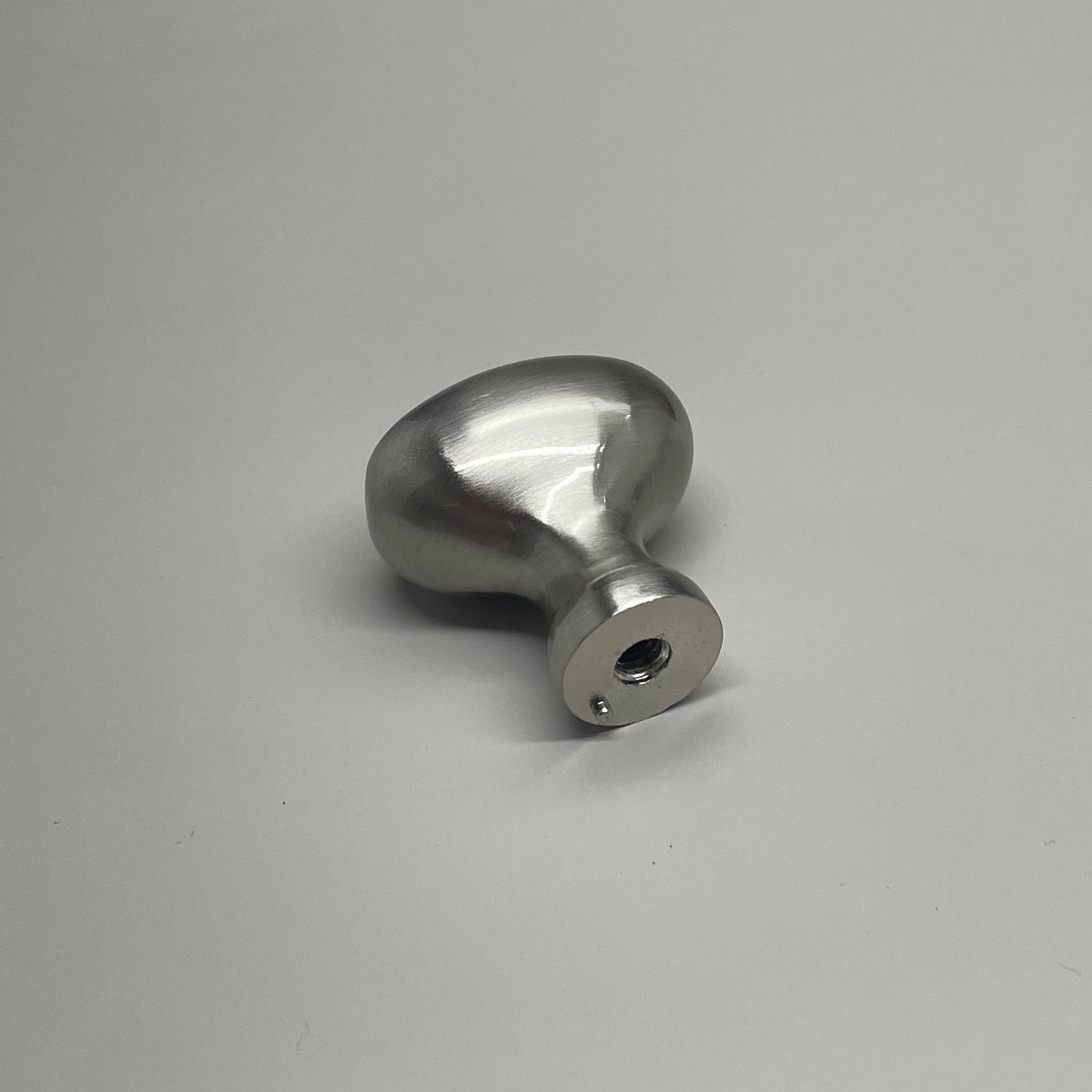 BERENSON (25 PK) Transitional Advantage Three Brushed Nickel Oval Knob 0920-1BPN-P