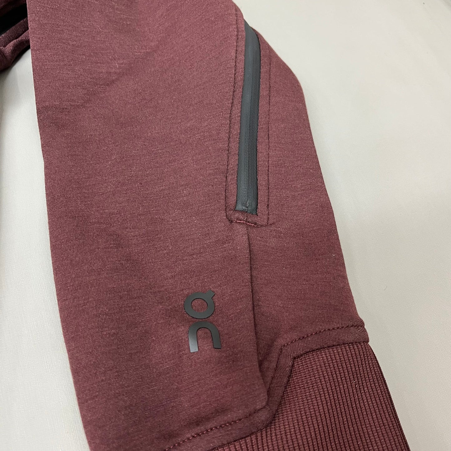 ON RUNNING Women's Active Wear Hoodie Sz-Large Mulberry 219.00346