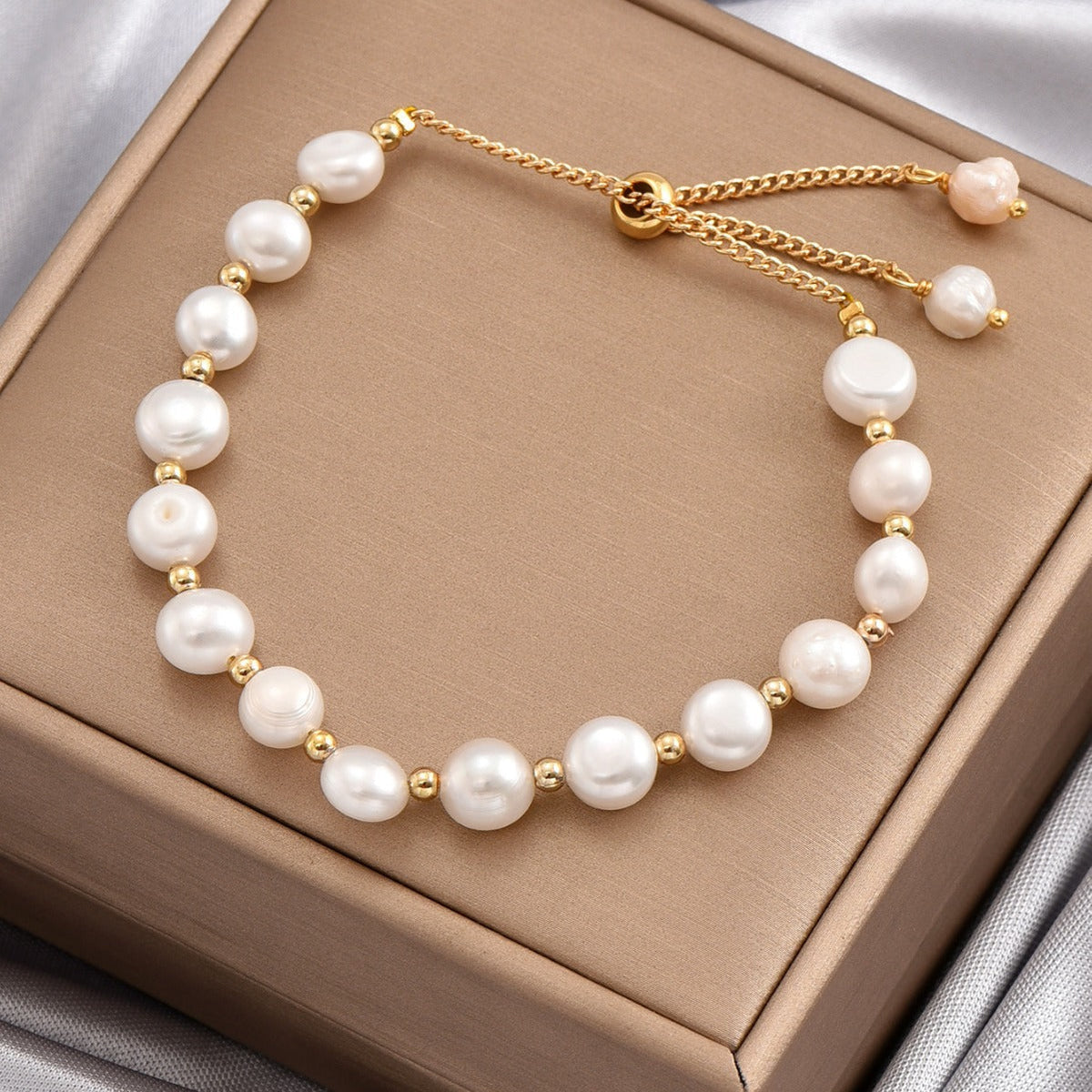 Retro Freshwater Pearl Pull Bracelet
