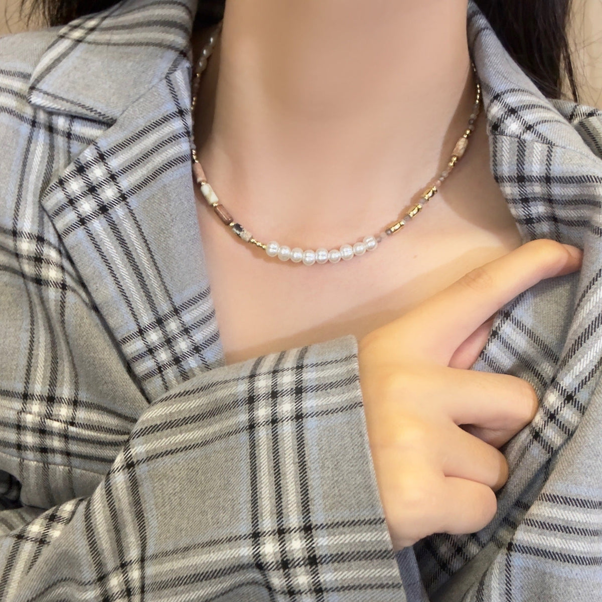 Elegant Natural Pearl Necklace - Light Luxury