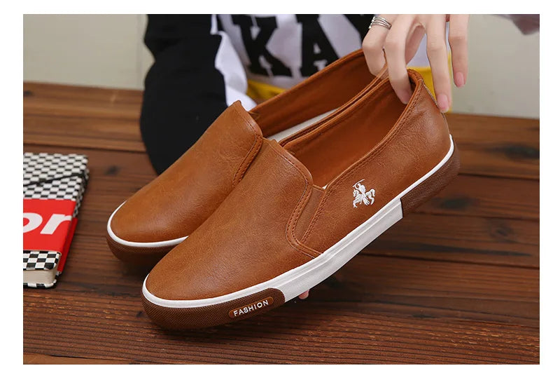 2026 New Leather Men's Shoes Luxury Fashion Men Casual Shoes Retro Comfortable Loafers High Quality Men's Sneakers Driving Shoes