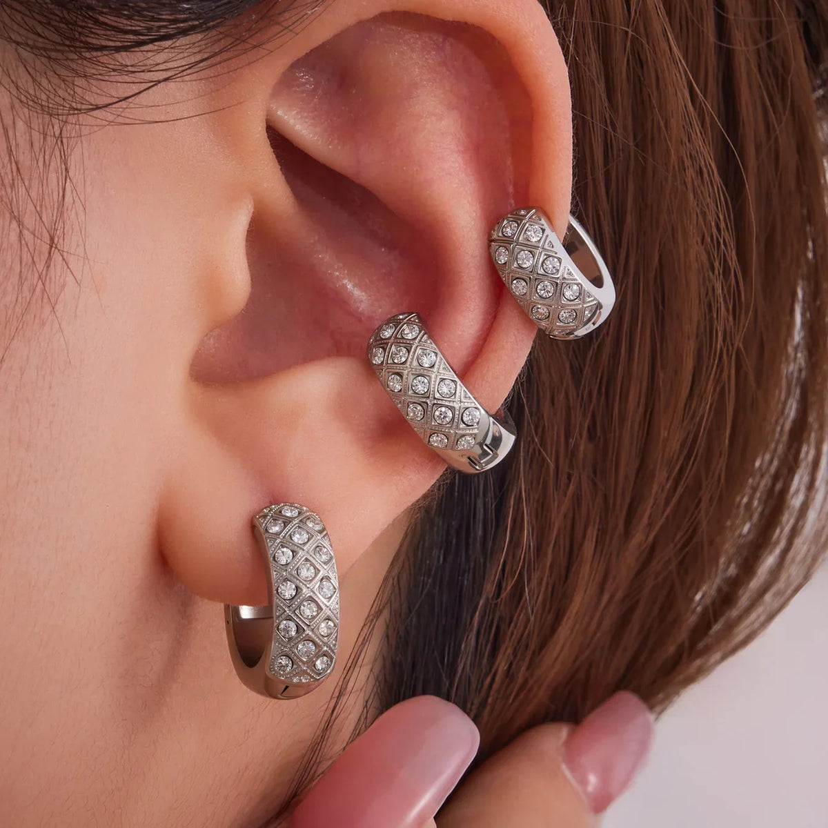 Liora Stainless Steel Zircon Women Hoop Earrings Metal Texture PVD Gold Plated Hypoallergenic Wedding Banquet Earrings Jewelry