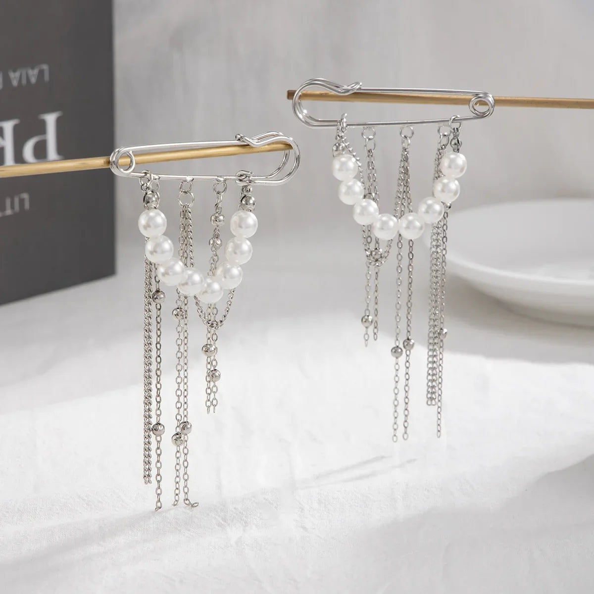Retro Sweet Imitation Pearl Metal Chain Tassel Pendant Pin Pants Foot Chain 2025 Creative Girl Fashion Sweet Fashion Jewelry
