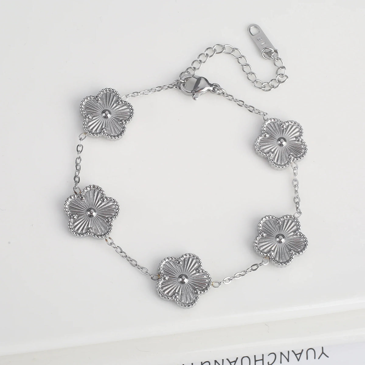 Hot Sale Black/Gold Stainless Steel Laser Five-Leaf Flower Charm Bracelet Personalized For Man Woman Classic Clover Jewelry
