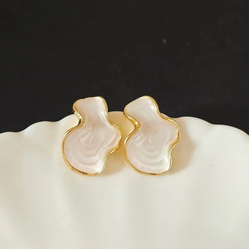 Artistic Abstract White Black Pink Color Cloud Irregular Stud Earring for Women Temperament Ear Jewelry Simple Party Gift