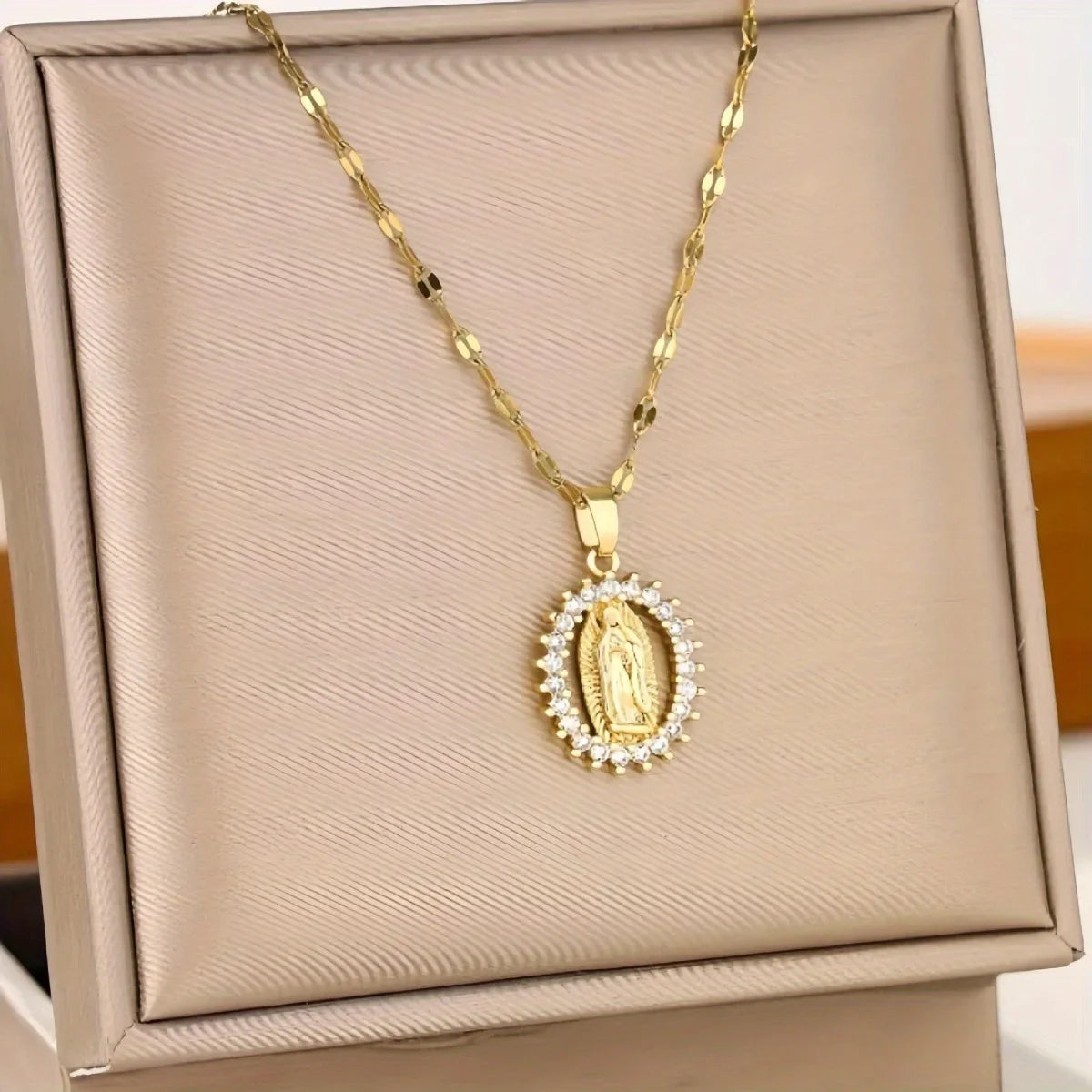 Oval round plaque inlaid with zircon religious pendant for women's party stainless steel Virgin Mary jewelry gift necklace