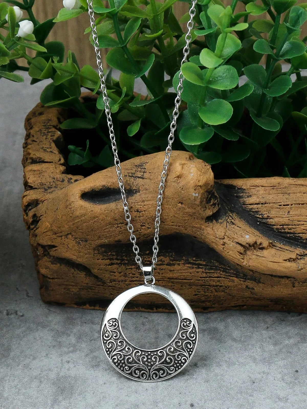 Vintage Ethnic Style Silver Pendant Earrings Necklace Set Round Ring Simple Carved Women's Style Earrings Necklace Combination