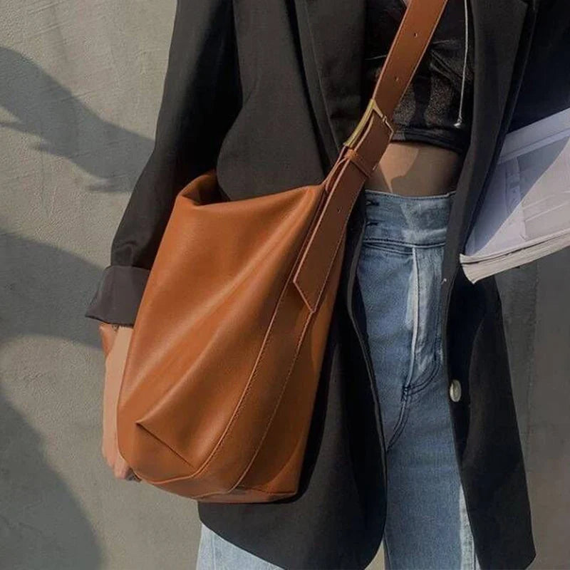 Vintage Big Capacity Shoulder Bag | Soft Leather Crossbody & Armpit Satchel Bag (Casual Portable Handbag Purse - Bolsa)
