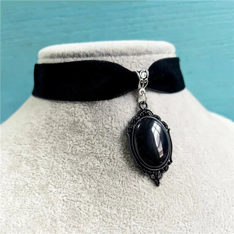 Gothic Vampire Cameo Pendant Choker Velvet Necklace for Women Fashion Pagan Witchcraft Jewelry Female Gifts Creative Punk Choker