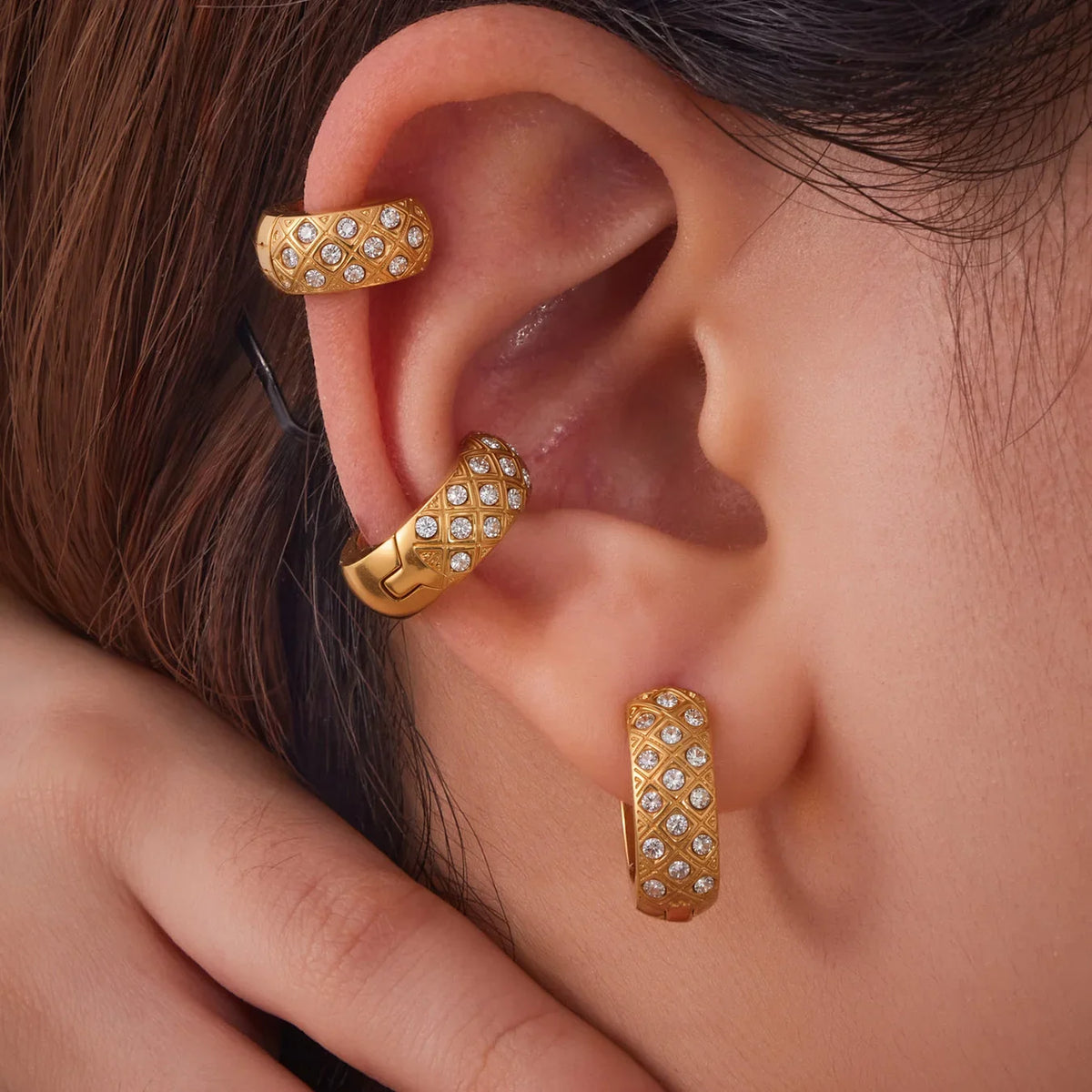 Liora Stainless Steel Zircon Women Hoop Earrings Metal Texture PVD Gold Plated Hypoallergenic Wedding Banquet Earrings Jewelry