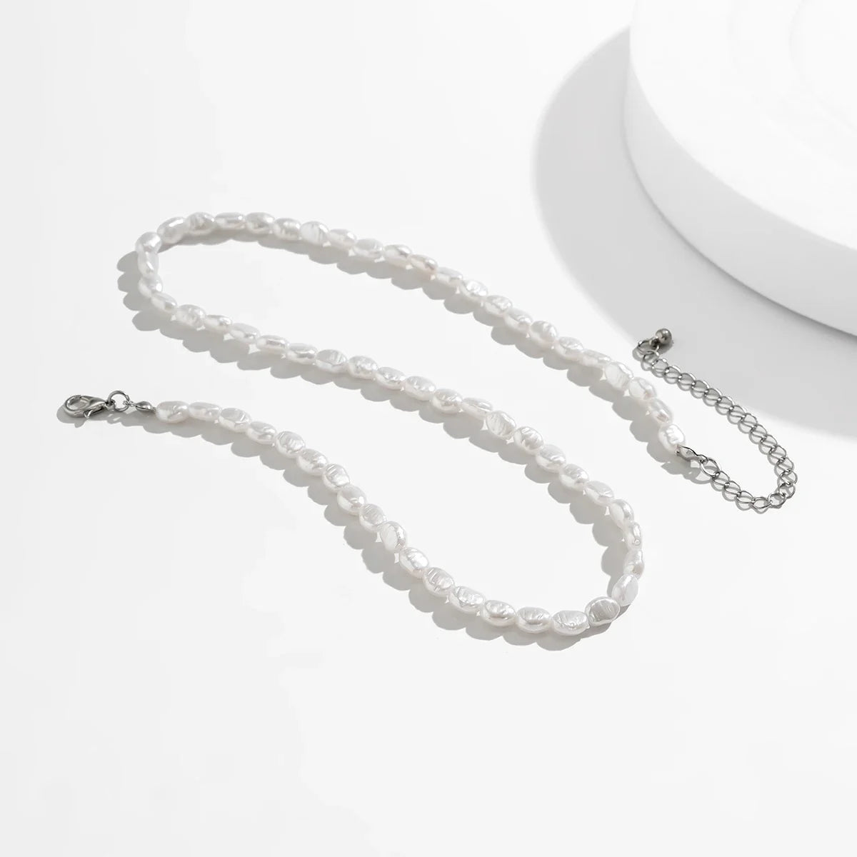 New Fashion Simple Faux Pearl Choker Necklace for Women Vintage Elegant Beaded Temperament Necklace Wedding Party Jewelry Gifts