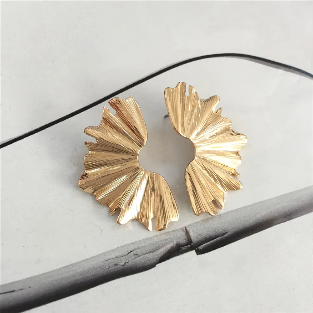 New Trendy Gold Color Leaf Flower Fan-Shaped Metal Stud Earrings Personalized Fashionable Luxury Cool Earrings