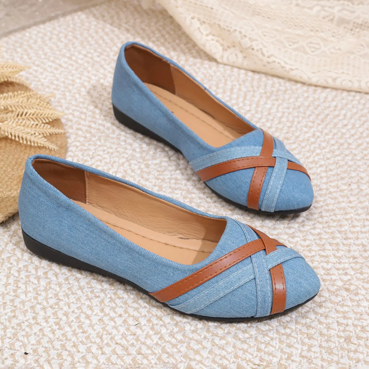 2025 Spring and Autumn New Fashionable Breathable Comfortable Flat Shoes Anti slip Large Women's Shoes Casual Shoes