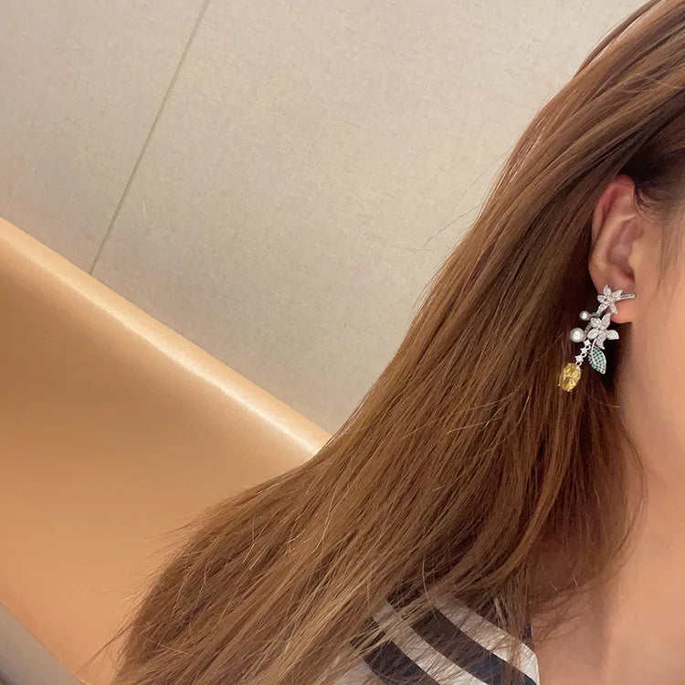 SUYU New Holiday Style Long Vintage Flower Earrings Female Leaf Yellowcrystal Forest Earrings