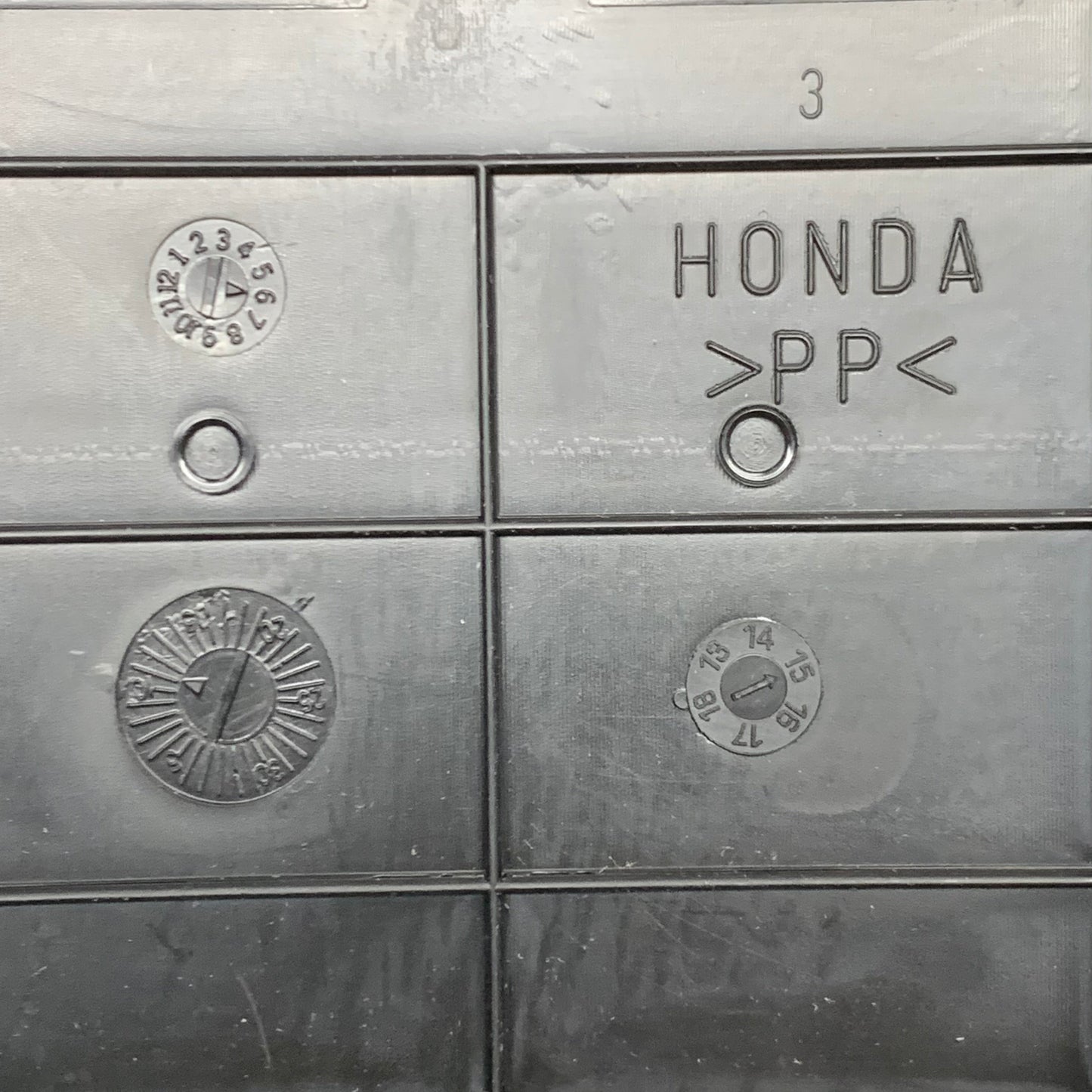 HONDA Air Cleaner Cover for Lawn Mower 17231-Z0J-040 OEM (New)