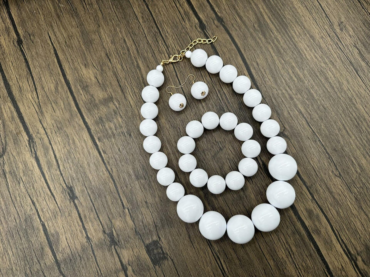 JHWZAIY White Acrylic Beaded Necklace Chunky Statement 02 Set