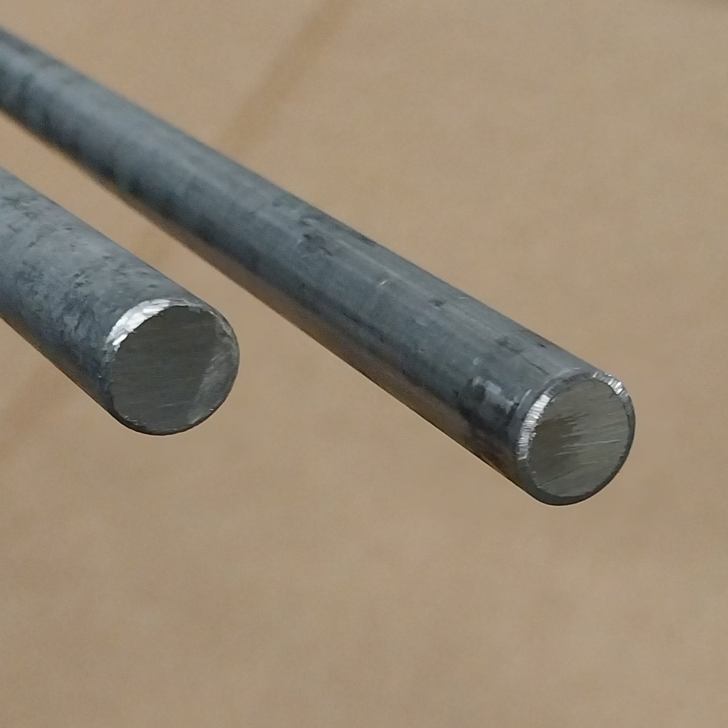 Nickel Alloy Round Rod (2 Pack) Sz ¾" x 81⅛" & ¾ X 81¼" Gray