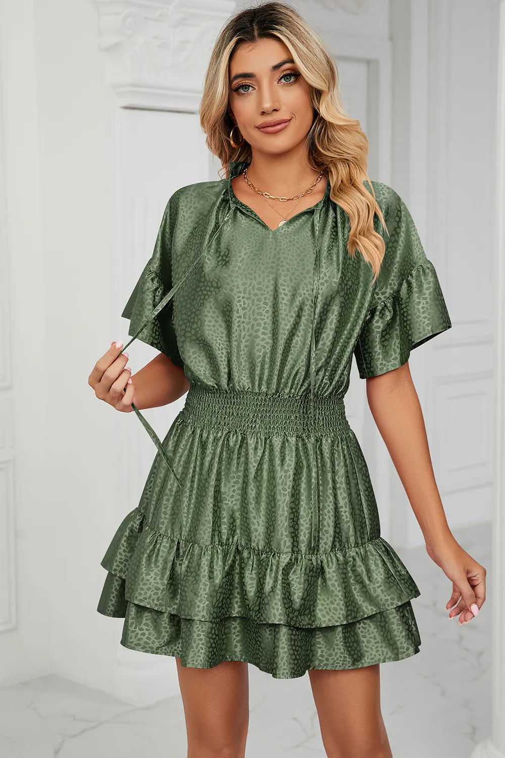Solid color waist cinching loose V-neck lotus leaf dress for women
